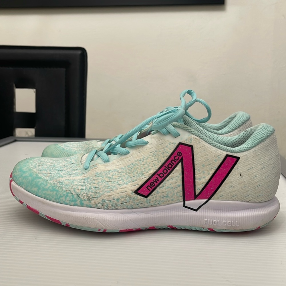 NEW BALANCE FUELCELL V4 RUNNING SNEAKERS WOMENS SIZE 10